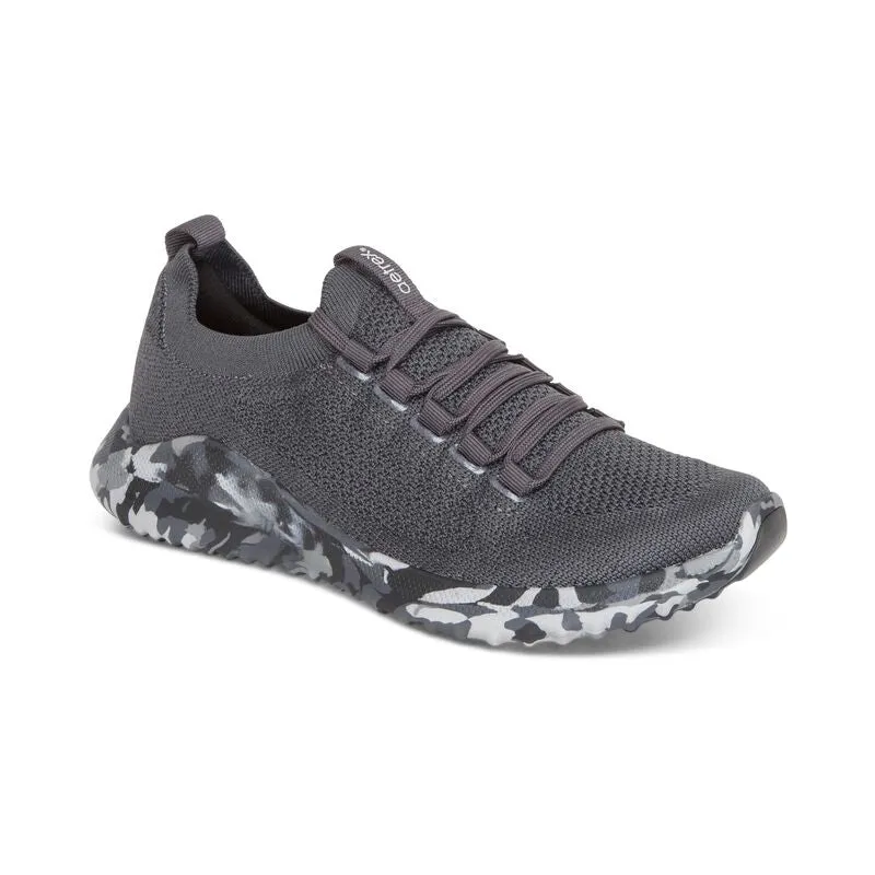 WOMEN'S AETREX CARLY SNEAKERS | CHARCOAL / CAMO